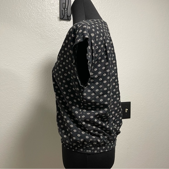 Forever 21 Black Paisley Print Cap Sleeve Elastic Waist Top Size MEDIUM - Picture 3 of 5